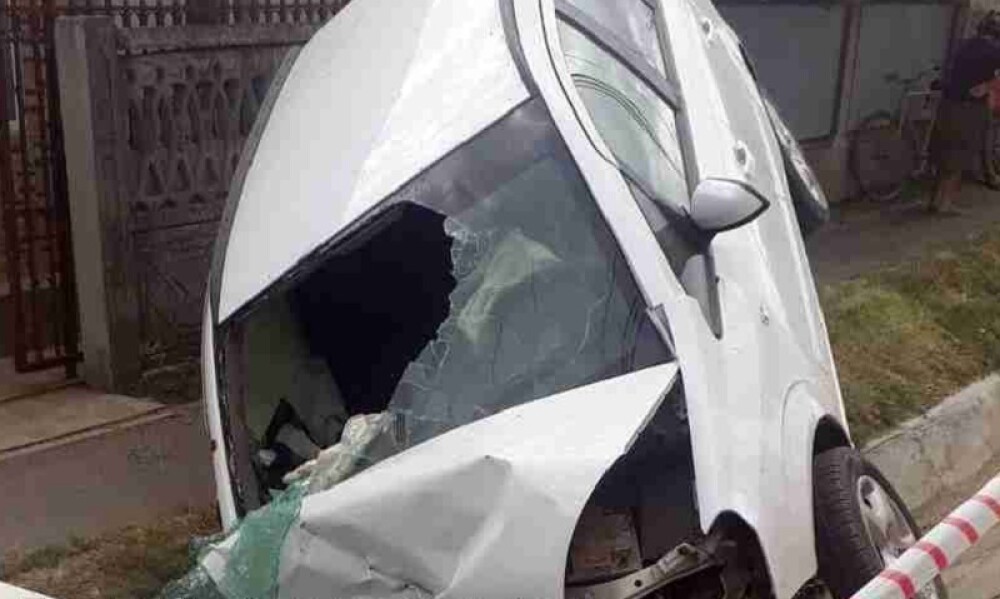 Șoferiță la spital după ce s-a oprit cu mașina într-un cap de pod, în Teleorman - Imaginea 2