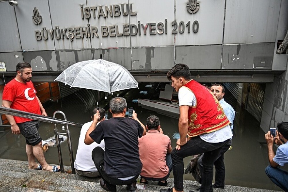 Scene apocaliptice în Istanbul. Inundații masive au paralizat orașul - Imaginea 3