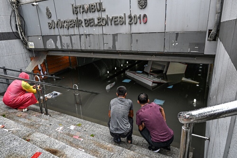 Scene apocaliptice în Istanbul. Inundații masive au paralizat orașul - Imaginea 19