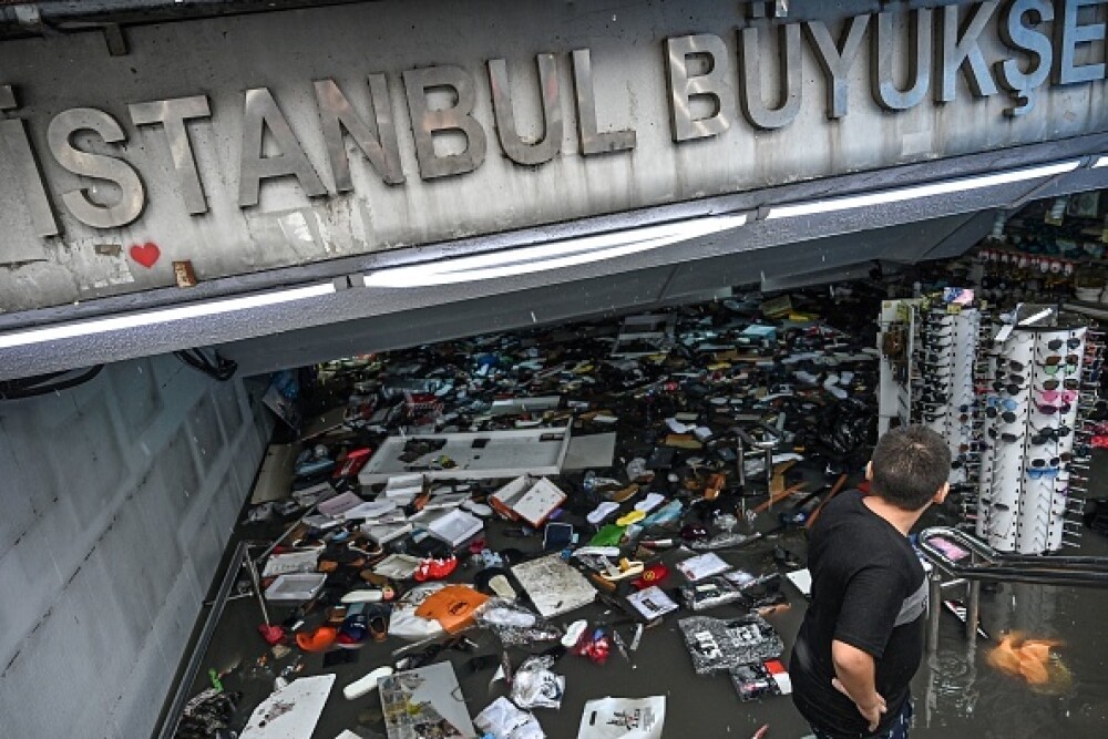 Scene apocaliptice în Istanbul. Inundații masive au paralizat orașul - Imaginea 21