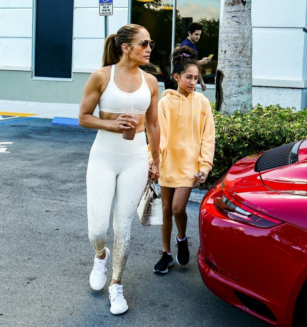 Jennifer Lopez a întors toate privirile, la sala de sport. Cum arată la 50 de ani. FOTO - Imaginea 6