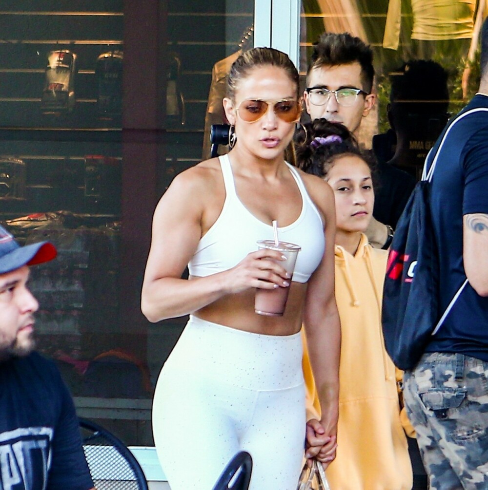 Jennifer Lopez a întors toate privirile, la sala de sport. Cum arată la 50 de ani. FOTO - Imaginea 1