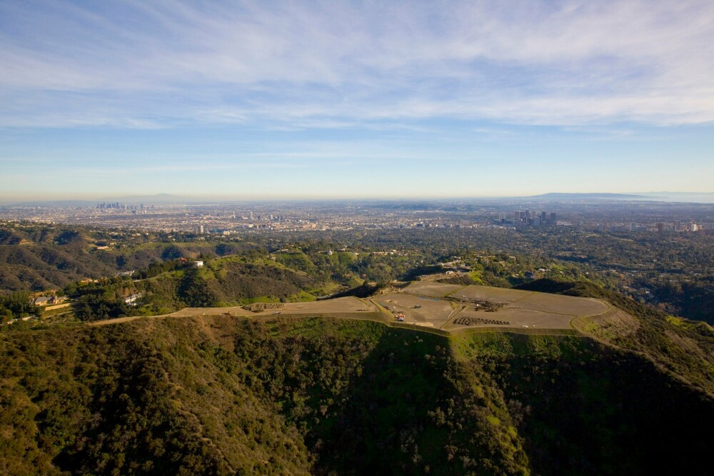 Cum s-a vândut cu 100.000 dolari un teren din Beverly Hills pentru care s-a cerut 1 miliard - Imaginea 2