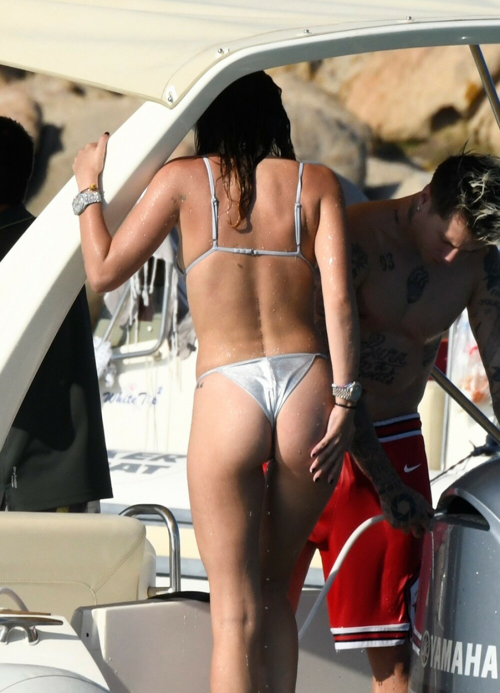 Bella Thorne, surprinsă purtând un bikini minuscul în vacanța în Italia. FOTO - Imaginea 5