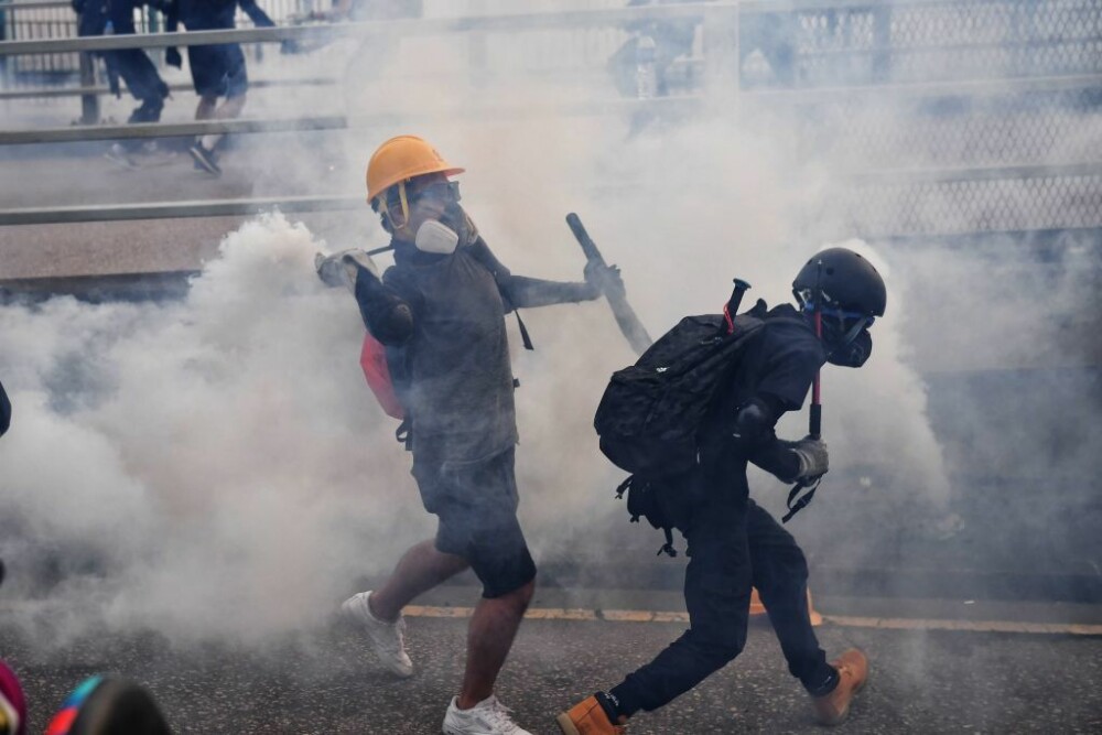 Nou protest violent la Hong Kong. Mii de persoane au ieșit pe străzi, purtând măști de gaz - Imaginea 3