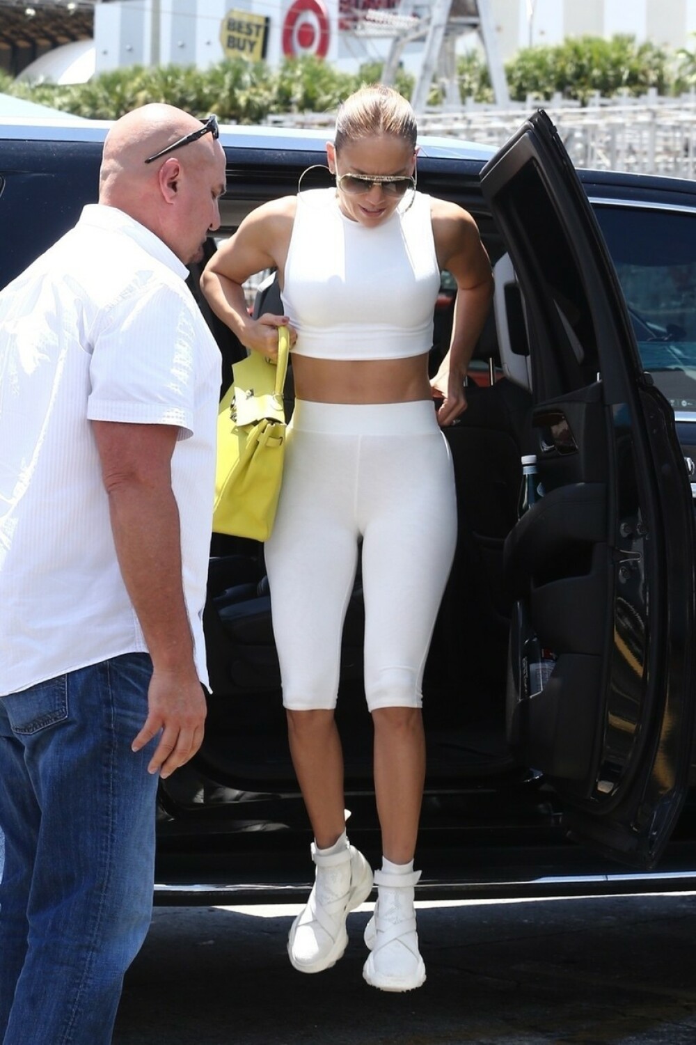 Jennifer Lopez, apariție inedită la Miami. Ce și-a luat cu ea la sala de fitness. GALERIE FOTO - Imaginea 3