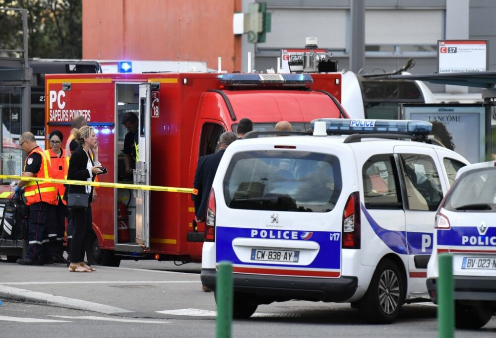 Atac în Lyon. Un refugiat a ucis un om și a rănit 8, cu un cuțit și o țepușă de rotisor - Imaginea 1