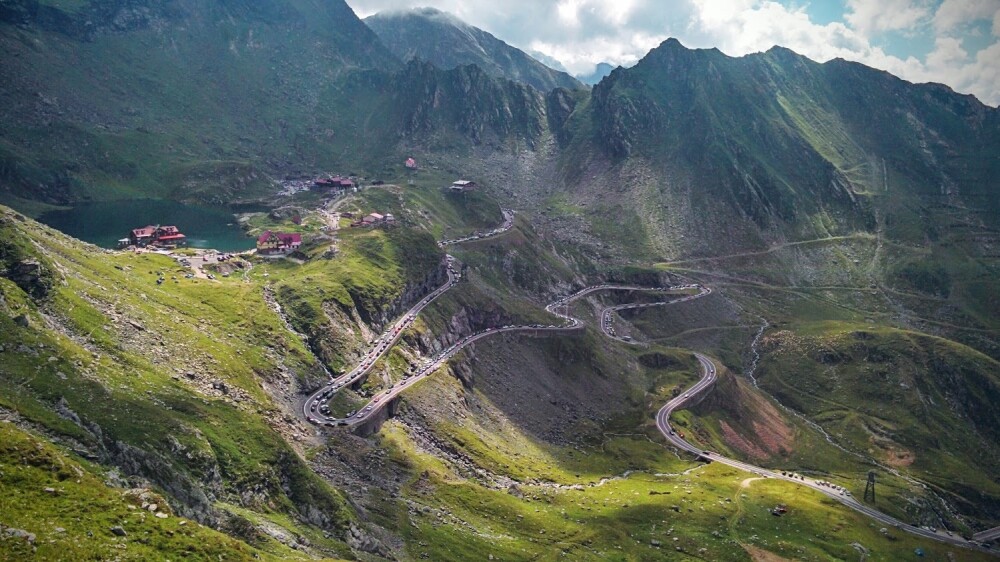 Povestea Transfăgărășanului, șoseaua construită în mai puțin de 4 ani în Munții Făgăraș - Imaginea 6