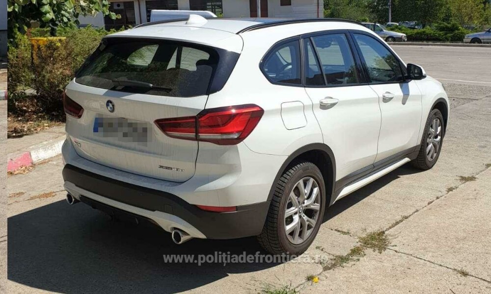 Un român a închiriat un BMW de 43.000 € și nu l-a mai dus înapoi. Ce au găsit polițiștii în rucsacul fiicei sale - Imaginea 3
