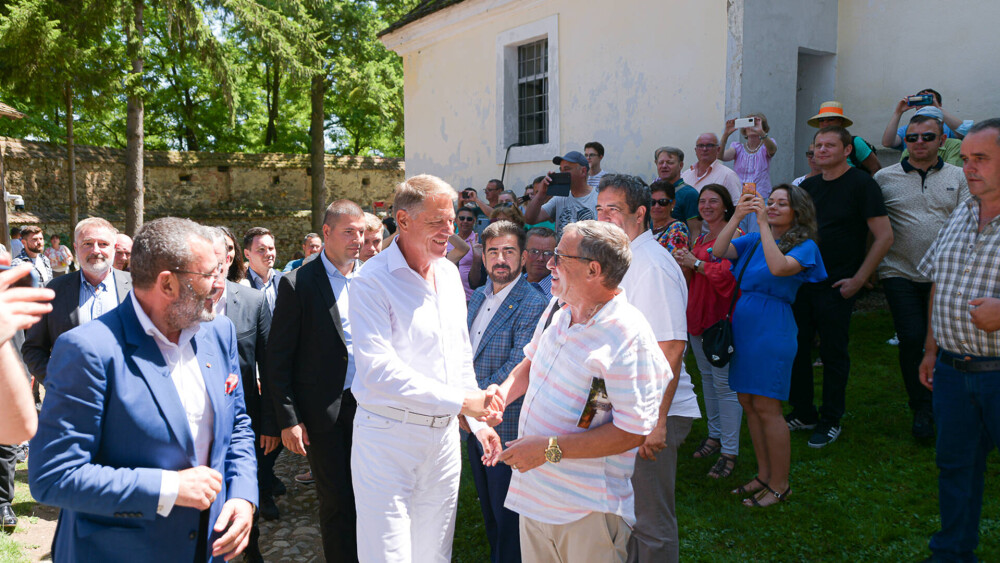 Klaus Iohannis s-a întâlnit cu Gheorghe Hagi la Festivalul ”Săptămâna Haferland” din Brașov GALERIE FOTO - Imaginea 5