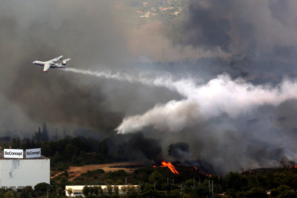 Teroare în Atena. Mai multe case au ars, două suburbii au fost evacuate. Valul de căldură a atins cote maxime - Imaginea 9