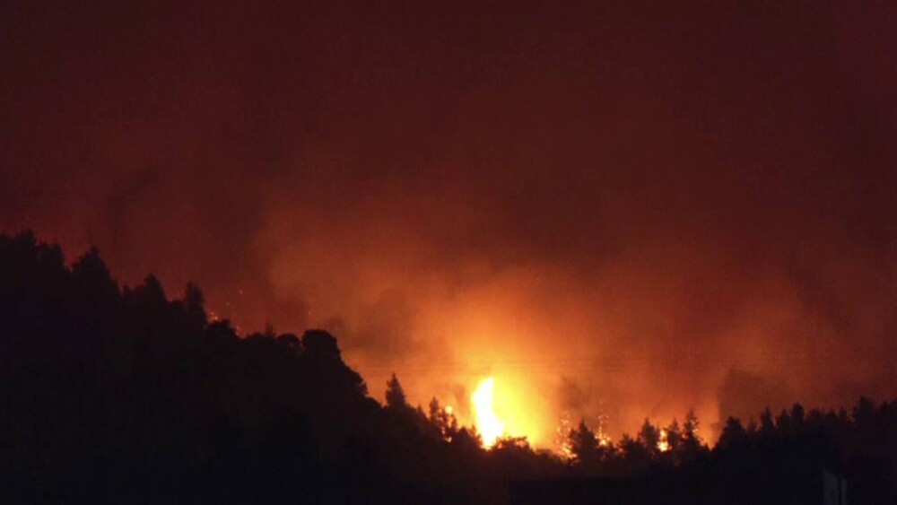 Insula Evia din Grecia, cuprinsă de flăcări uriașe. Sunt cel puțin 55 de focare active. FOTO & VIDEO - Imaginea 6