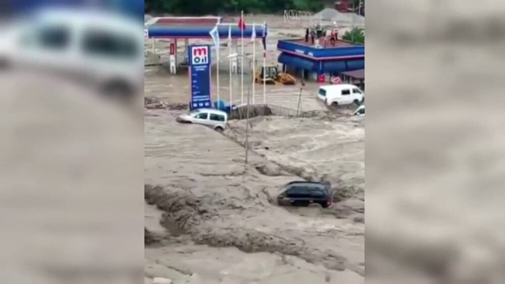 Inundații devastatoare în Turcia, provocate de un ciclon din Marea Neagră. Nouă persoane au murit - Imaginea 1