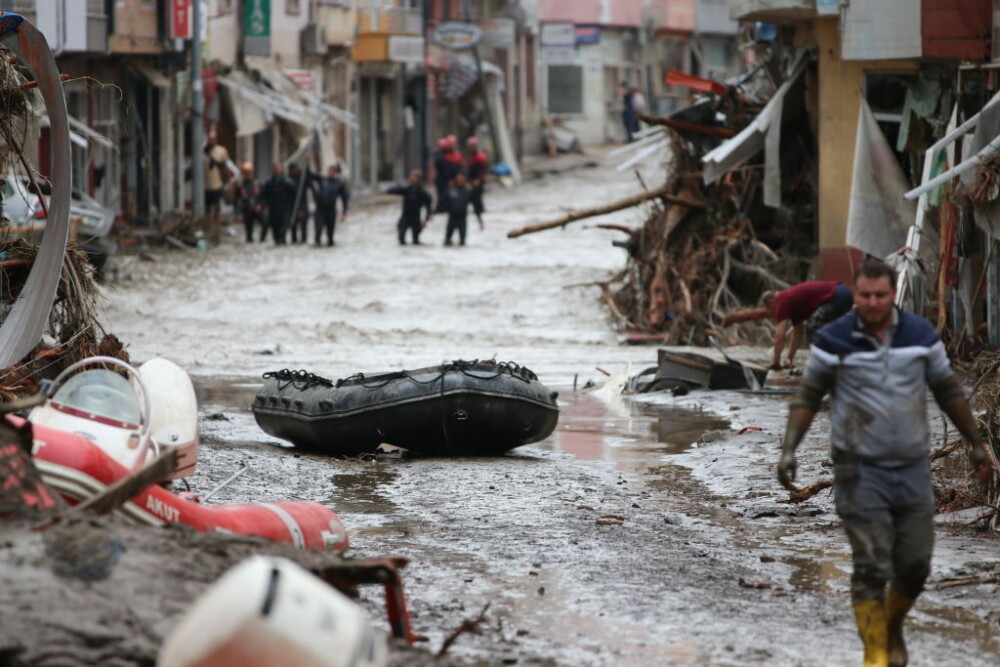Inundații devastatoare în Turcia, provocate de un ciclon din Marea Neagră. Nouă persoane au murit - Imaginea 5