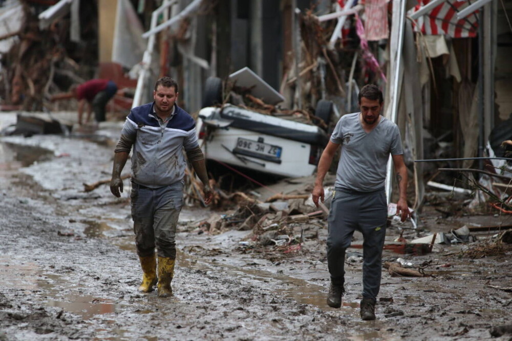Inundații devastatoare în Turcia, provocate de un ciclon din Marea Neagră. Nouă persoane au murit - Imaginea 7