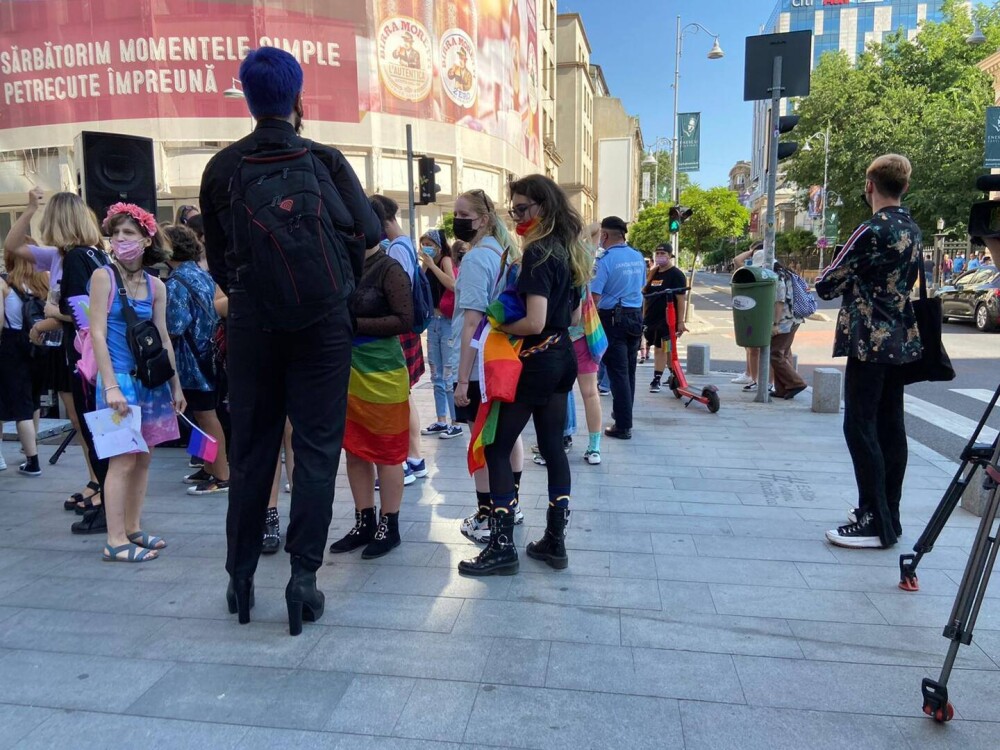 Marşul Bucharest Pride a avut loc în Capitală. “Sa nu mai fim atât de discriminați”. Contramanifestație a Noii Drepte - Imaginea 3