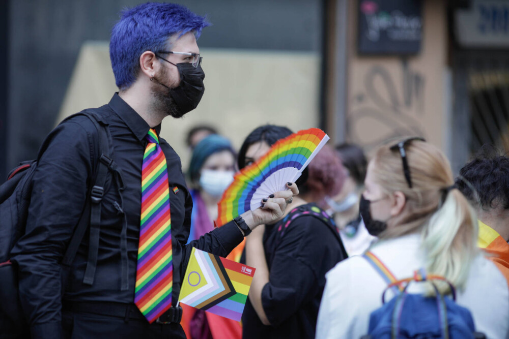 Marşul Bucharest Pride a avut loc în Capitală. “Sa nu mai fim atât de discriminați”. Contramanifestație a Noii Drepte - Imaginea 8