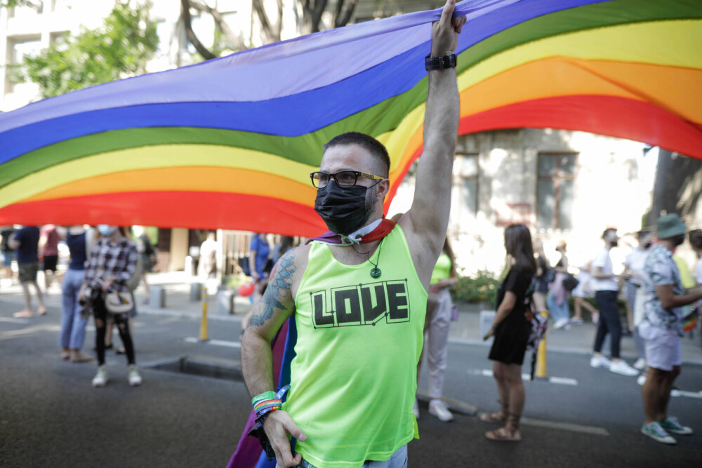 Marşul Bucharest Pride a avut loc în Capitală. “Sa nu mai fim atât de discriminați”. Contramanifestație a Noii Drepte - Imaginea 11