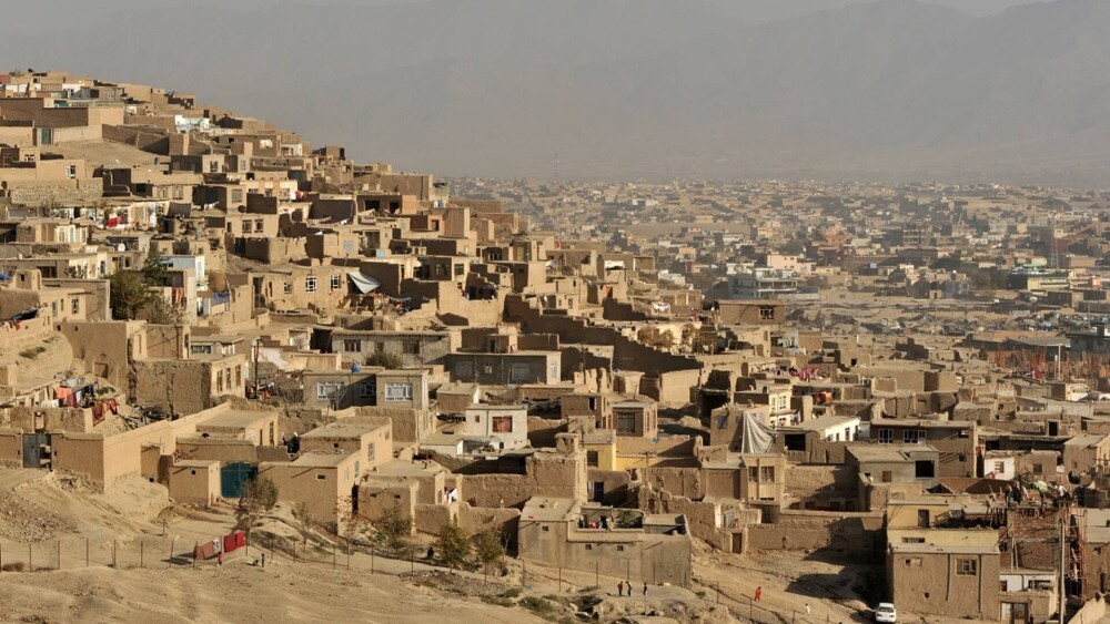 FOTO. Kabulul a devenit oraş-fantomă. Cum arată capitala Afganistanului după ce a fost cucerită de talibani - Imaginea 2
