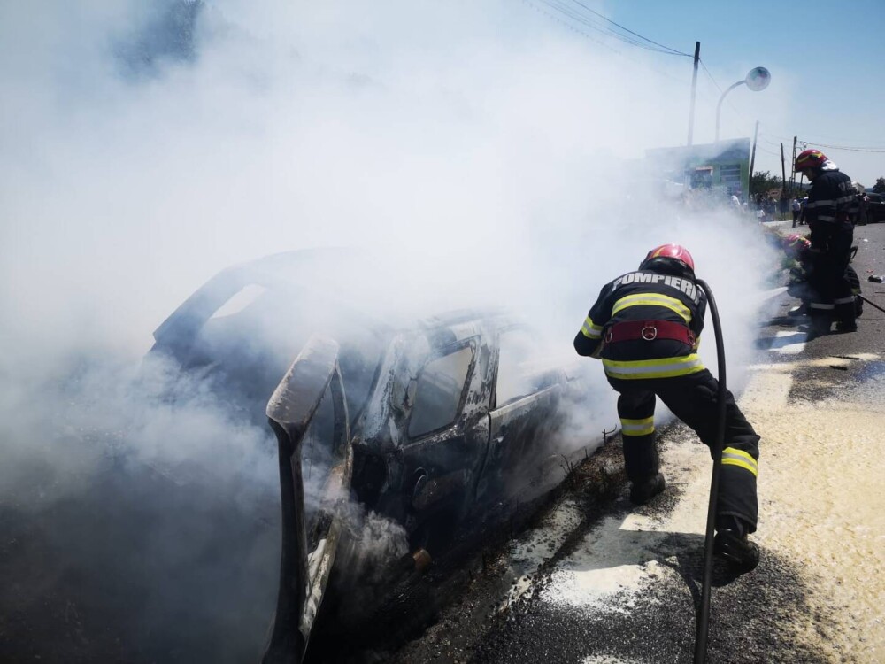 VIDEO. Accident grav cu 3 mașini, după ce un incendiu a izbucnit într-un autoturism, chiar lângă un PECO - Imaginea 3
