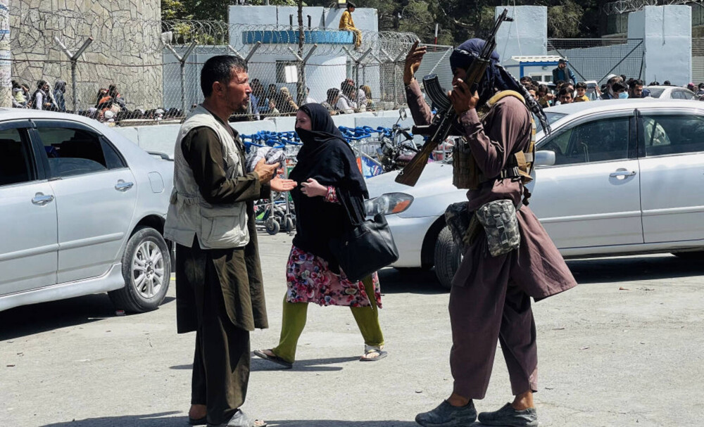 Talibanii sărbătoresc plecarea trupelor americane din Afganistan, sfârşitul unui război devastator de 20 de ani - Imaginea 9