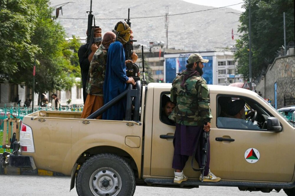 Talibanii sărbătoresc plecarea trupelor americane din Afganistan, sfârşitul unui război devastator de 20 de ani - Imaginea 11
