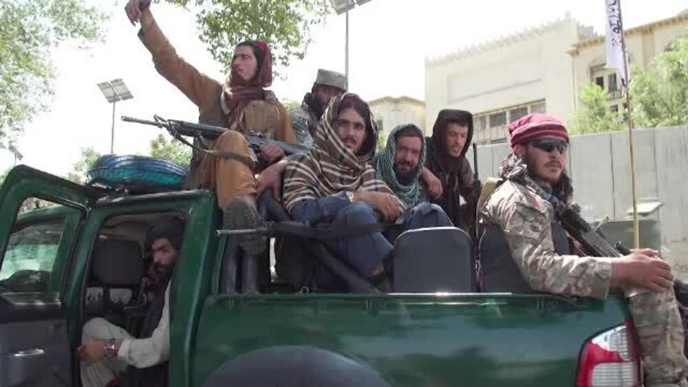 O jurnalistă CNN s-a aventurat pe străzile din Kabul, printre talibani. Ce i-au spus soldații - Imaginea 12