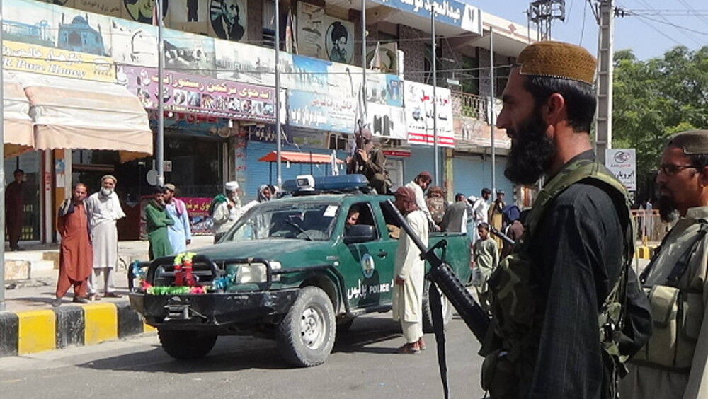 O jurnalistă CNN s-a aventurat pe străzile din Kabul, printre talibani. Ce i-au spus soldații - Imaginea 4