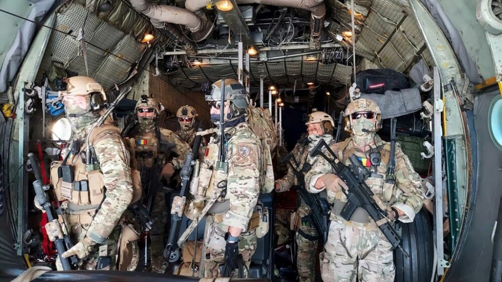 Forţele Aeriene Române au mai evacuat un român din Kabul, alți 14 au ajuns la aeroport. Operațiune a ofițerilor de informații - Imaginea 3