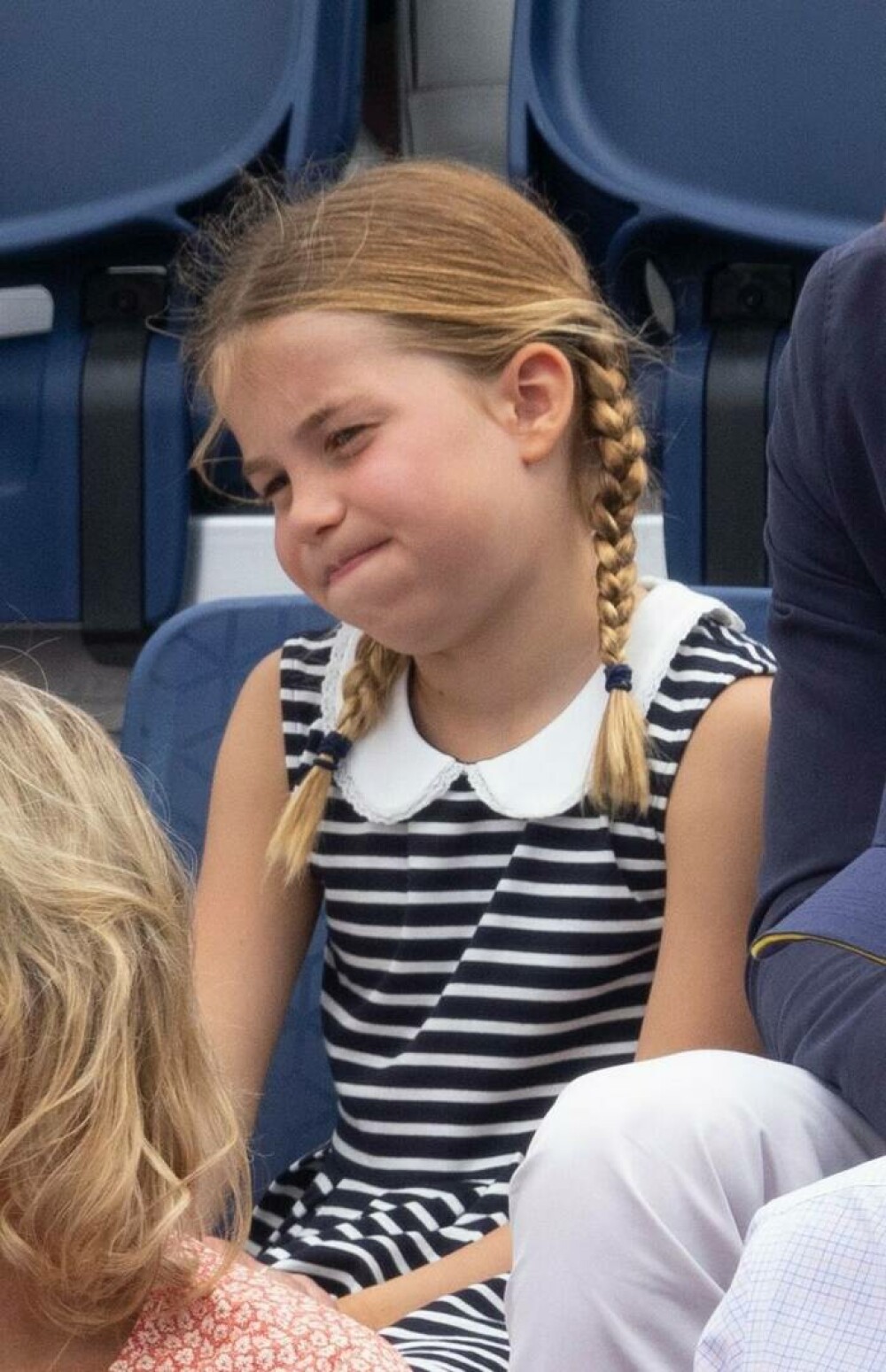 Prinţesa Charlotte, surprinsă la Jocurile Commonwealth. Prima apariţie oficială fără fraţii ei a devenit virală. GALERIE FOTO - Imaginea 2
