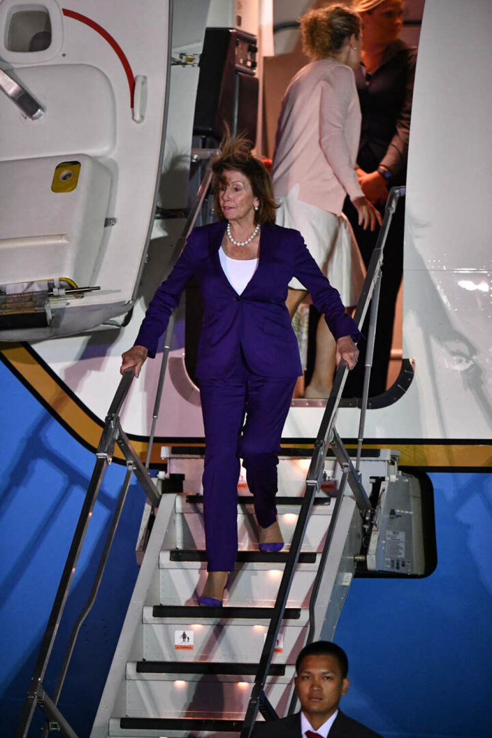 GALERIE FOTO Nancy Pelosi a aterizat în Japonia, etapa finală a turneului său asiatic - Imaginea 1