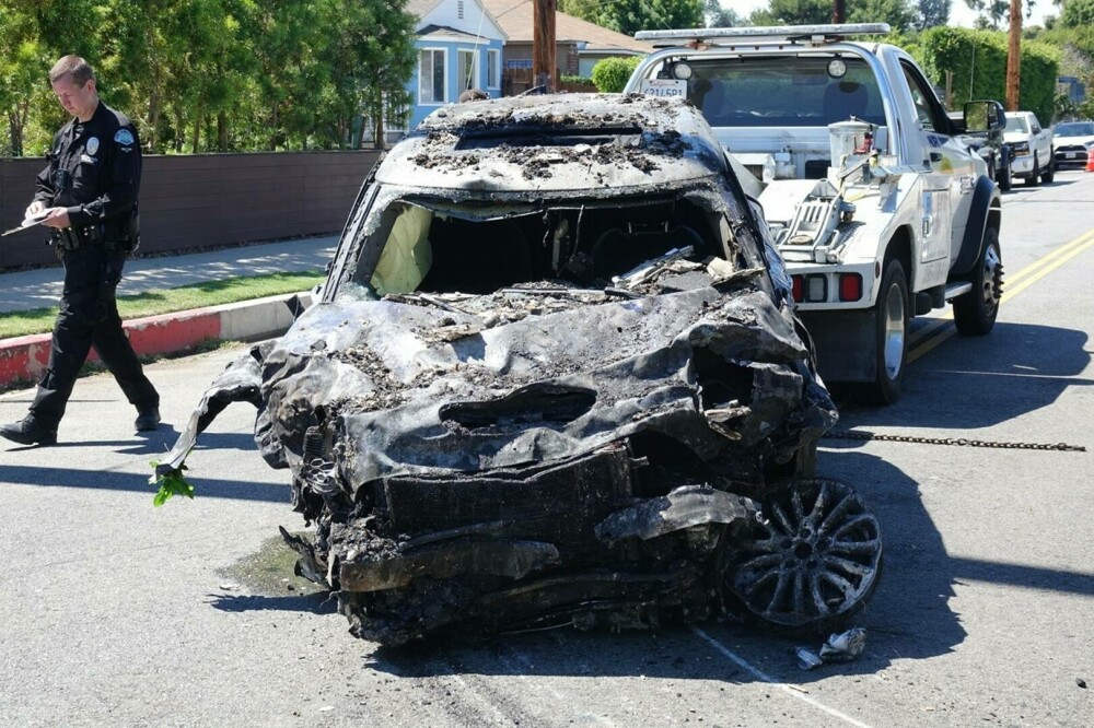 Actriţa Anne Heche, în stare gravă după un accident șocant în Los Angeles. Mașina a fost cuprinsă de flăcări. FOTO - Imaginea 1