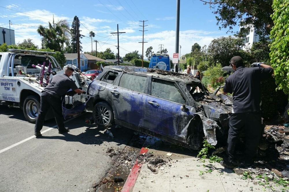 Actriţa Anne Heche, în stare gravă după un accident șocant în Los Angeles. Mașina a fost cuprinsă de flăcări. FOTO - Imaginea 6