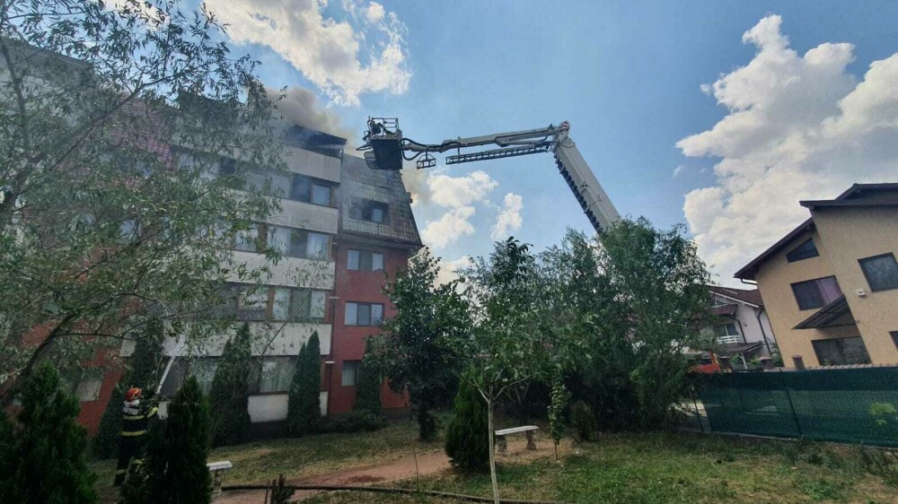 Incendiu la mansarda unui bloc din Popești Leordeni. Ce s-a întâmplat cu apartamentele și locatarii lor - Imaginea 5