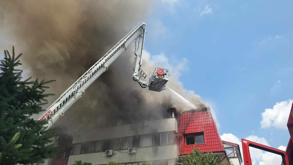 Incendiu la mansarda unui bloc din Popești Leordeni. Ce s-a întâmplat cu apartamentele și locatarii lor - Imaginea 3
