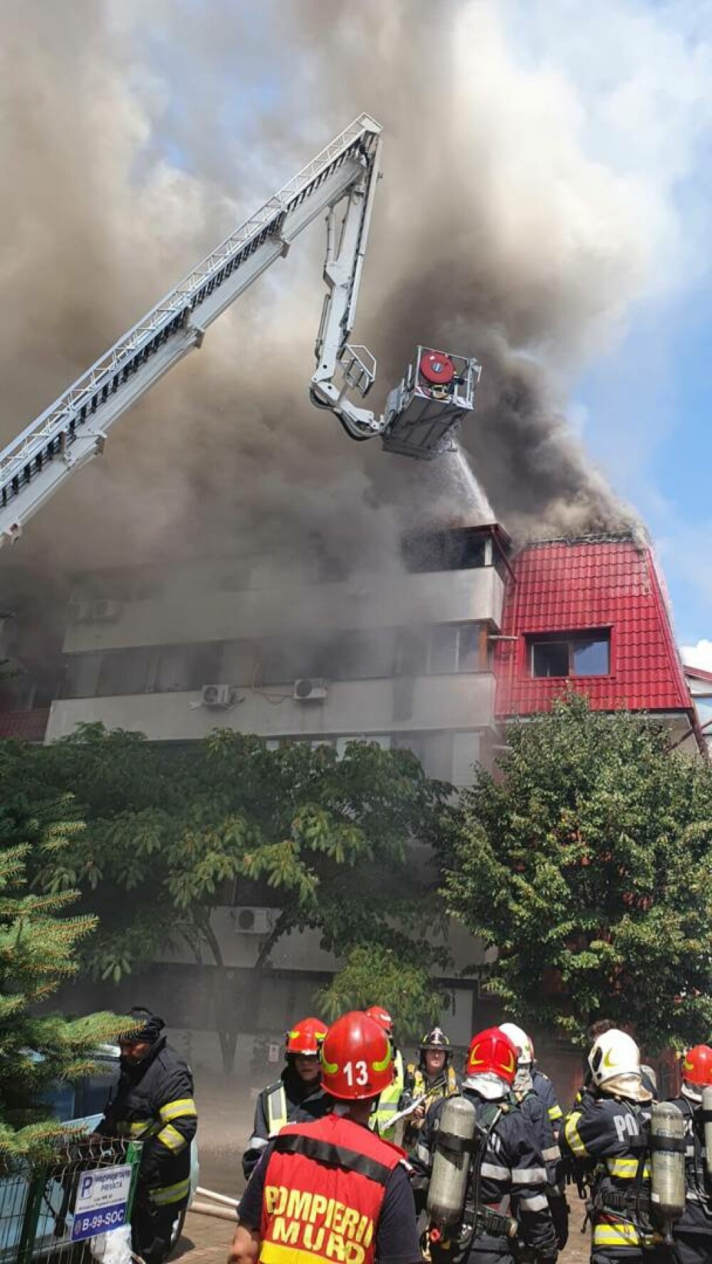 Incendiu la mansarda unui bloc din Popești Leordeni. Ce s-a întâmplat cu apartamentele și locatarii lor - Imaginea 6