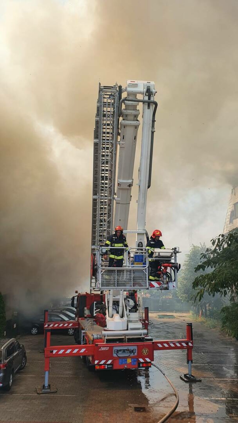 Incendiu la mansarda unui bloc din Popești Leordeni. Ce s-a întâmplat cu apartamentele și locatarii lor - Imaginea 7