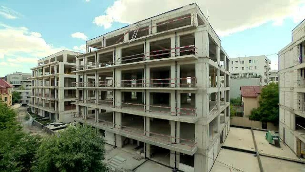 ”Lux” în Herăstrău. Oamenii au plătit avansuri de 100.000 € pentru apartamente, dar blocurile nu au ieșire la stradă - Imaginea 2