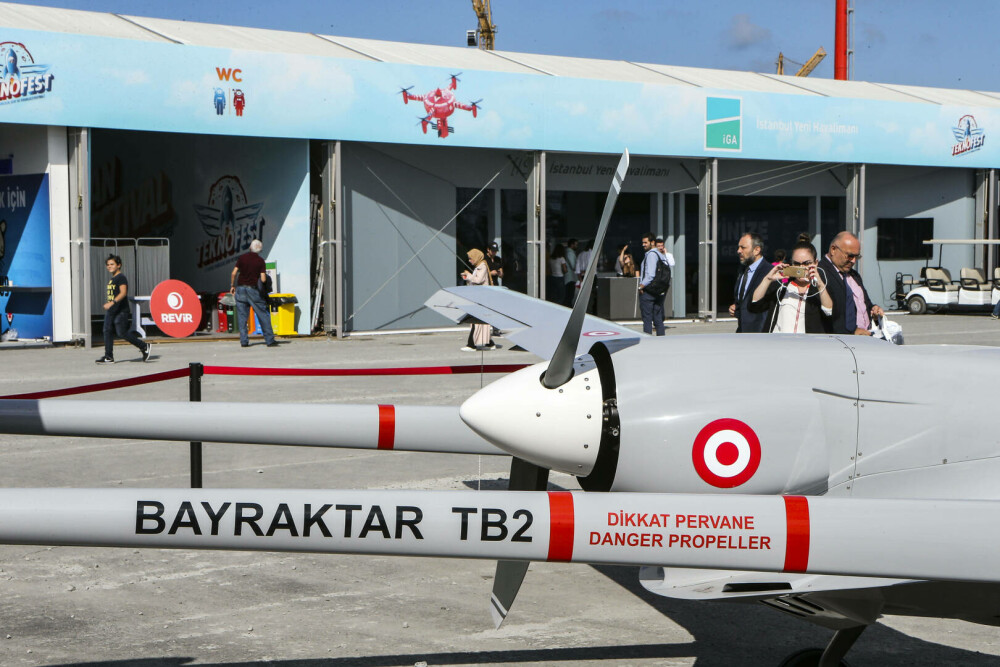 România se înarmează. Armata cumpără celebrele drone turcești Bayraktar, dar și elicoptere de luptă Airbus H215M - Imaginea 14