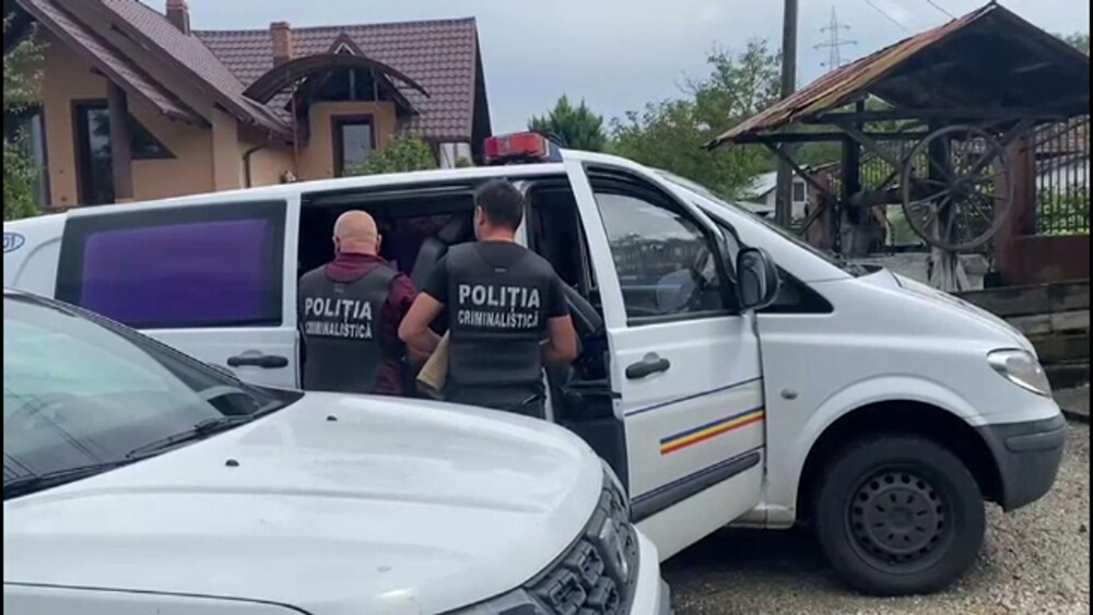 Părinții și fratele criminalului din Bascov au fost înmormântați. Anchetatorii încearcă să afle dacă a avut discernământ - Imaginea 4