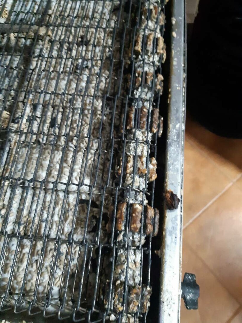 Restaurante și hoteluri de pe Valea Prahovei, amendate de ANPC. Au fost găsite alimente expirate de câteva luni | FOTO - Imaginea 11