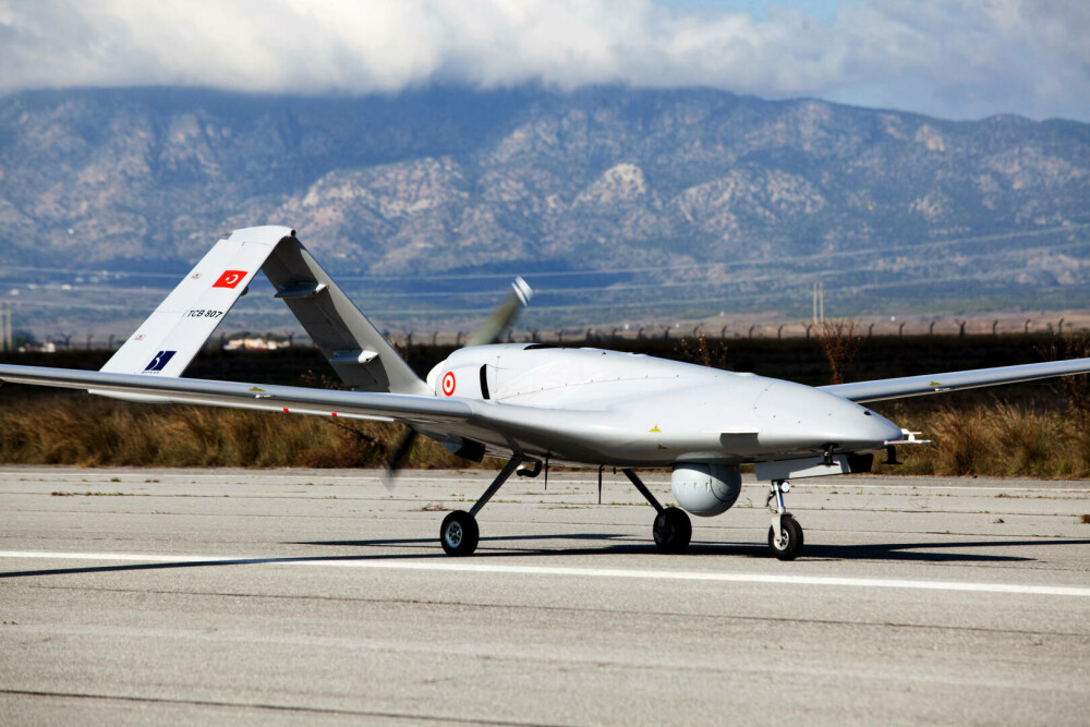 Cerere uriașă pentru temutele drone Bayraktar TB2. Producătorul turc are o listă de așteptare de trei ani | GALERIE FOTO - Imaginea 3