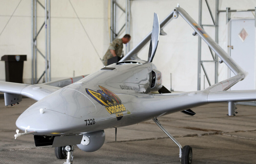 România se înarmează. Armata cumpără celebrele drone turcești Bayraktar, dar și elicoptere de luptă Airbus H215M - Imaginea 11