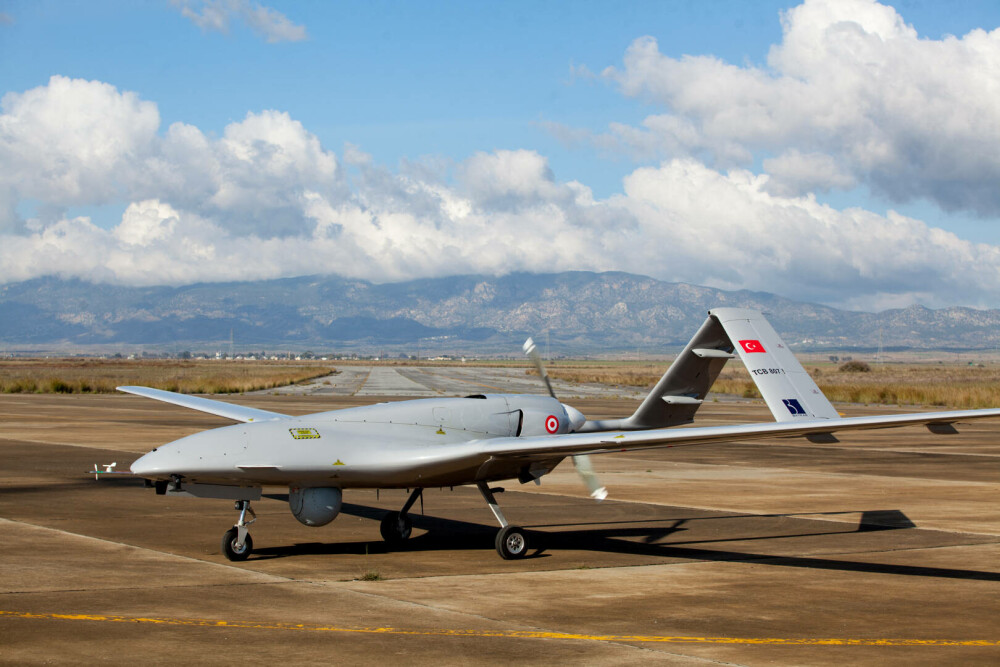 România se înarmează. Armata cumpără celebrele drone turcești Bayraktar, dar și elicoptere de luptă Airbus H215M - Imaginea 8