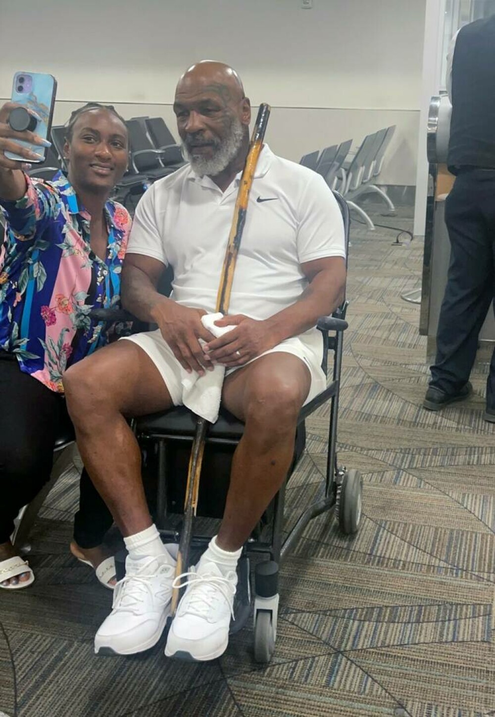 Mike Tyson, în scaun cu rotile. Vechile probleme de sănătate nu îi dau pace GALERIE FOTO - Imaginea 2