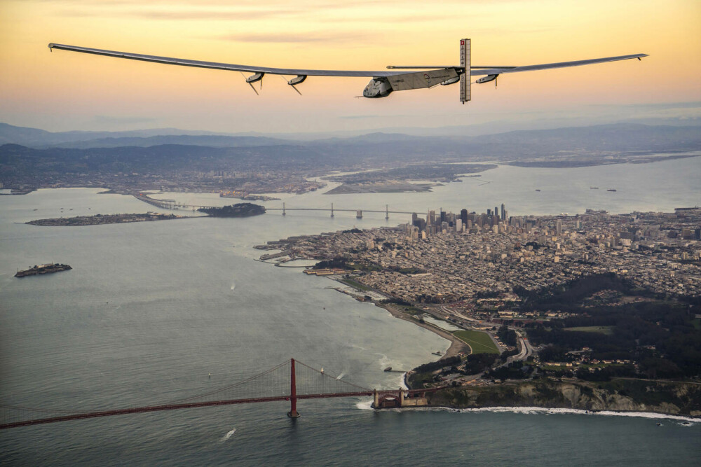 Solar Impulse 2, avionul alimentat cu energie solară care poate rămâne în aer chiar și luni de zile | GALERIE FOTO - Imaginea 12