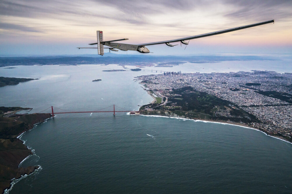Solar Impulse 2, avionul alimentat cu energie solară care poate rămâne în aer chiar și luni de zile | GALERIE FOTO - Imaginea 2