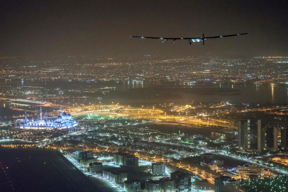 Solar Impulse 2, avionul alimentat cu energie solară care poate rămâne în aer chiar și luni de zile | GALERIE FOTO - Imaginea 10