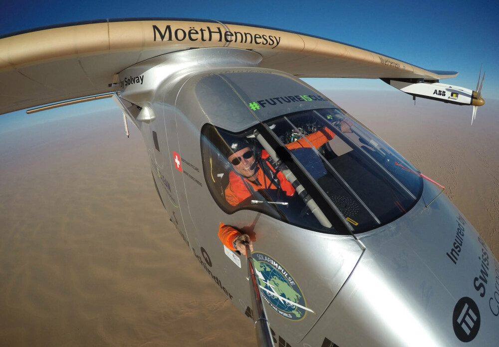 Solar Impulse 2, avionul alimentat cu energie solară care poate rămâne în aer chiar și luni de zile | GALERIE FOTO - Imaginea 7