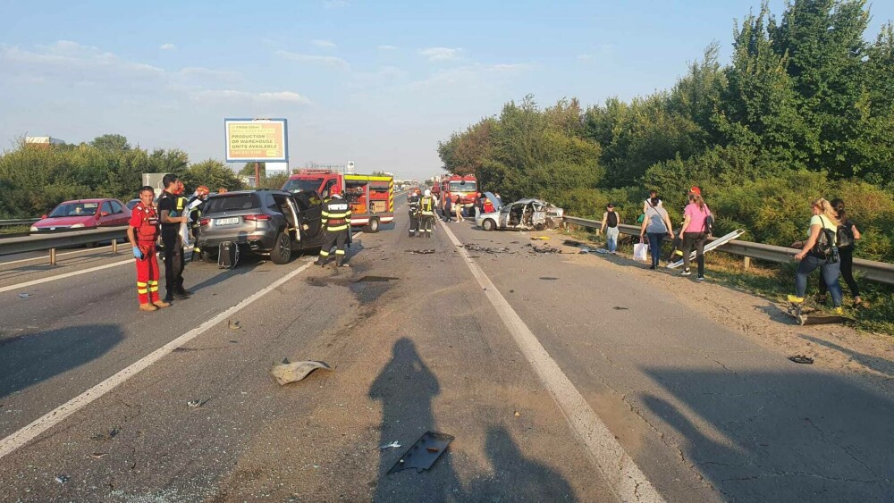 Carambol pe A1 cu cinci mașini: Șapte persoane au fost rănite. O victimă a fost preluată cu elicopterul SMURD | FOTO - Imaginea 11